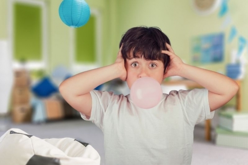 Guma do żucia - jak usunąć ją z dywanu?